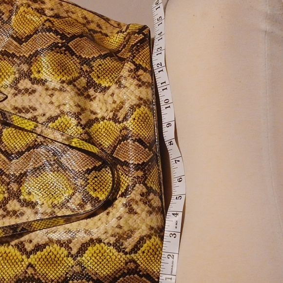 VICTORIA'S SECRET PYTHON TOTE - Picture 4 of 8